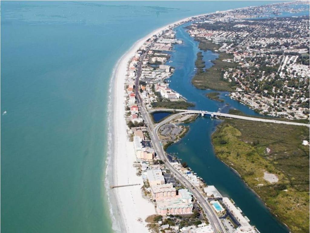 Spacious Beach House Unit,Beautifully Furnished 2 Bed 2Bath./2Min.Walk To Beach Clearwater Beach Exterior foto
