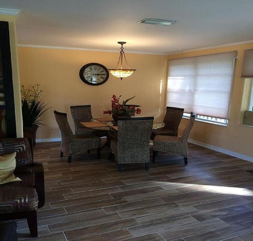 Spacious Beach House Unit,Beautifully Furnished 2 Bed 2Bath./2Min.Walk To Beach Clearwater Beach Exterior foto